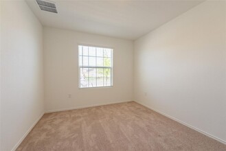 220 Camargue Dr in Hutto, TX - Building Photo - Building Photo