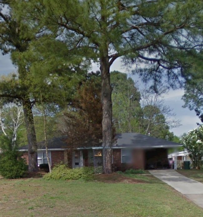 property at 525 Karen Rd