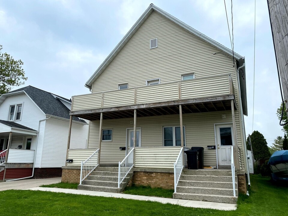 1307 Marshall St in Manitowoc, WI - Foto de edificio