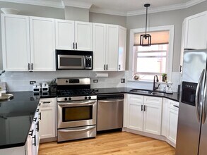 1410 W Belmont Ave, Unit 2 in Chicago, IL - Building Photo - Building Photo