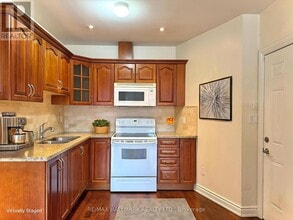 2038 Danforth Ave in Toronto, ON - Building Photo - Building Photo