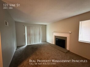 127 Vine St in Platte City, MO - Building Photo - Building Photo