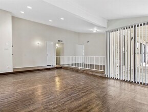 5510 Dunnethead Dr in Houston, TX - Building Photo - Building Photo