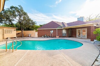 1626 Eagle Crest Loop in Laredo, TX - Building Photo - Building Photo
