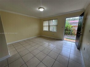 280 NW 39th St in Miami, FL - Building Photo - Building Photo