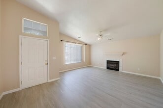 1289 Galileo Ave in Hanford, CA - Building Photo - Building Photo