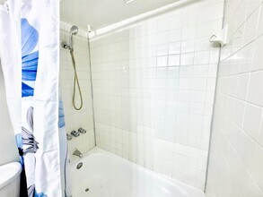 9090 S Braeswood Blvd in Houston, TX - Building Photo - Building Photo