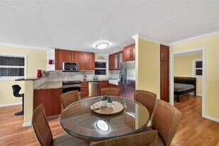 6852 Skyline Dr in Delray Beach, FL - Building Photo