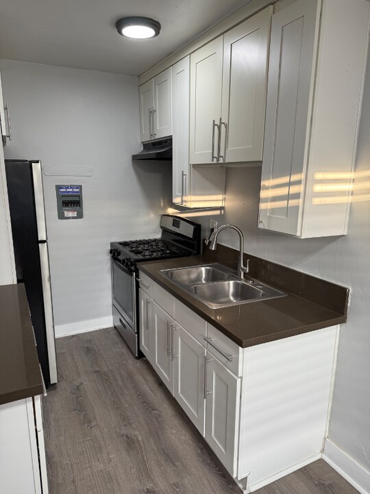 5741 Virginia Ave in Los Angeles, CA - Building Photo