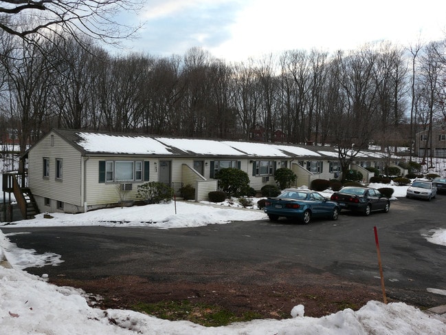 Regency Court in Cheshire, CT - Building Photo - Building Photo