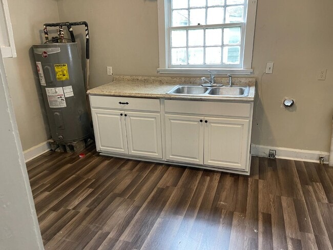 property at 1013 Valley Rd Pl