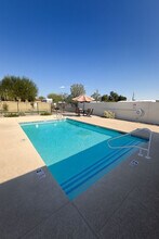 6606 W Paradise Ln in Glendale, AZ - Foto de edificio - Building Photo