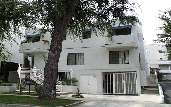 8 Apartment Townhomes in Sherman Oaks, CA - Building Photo