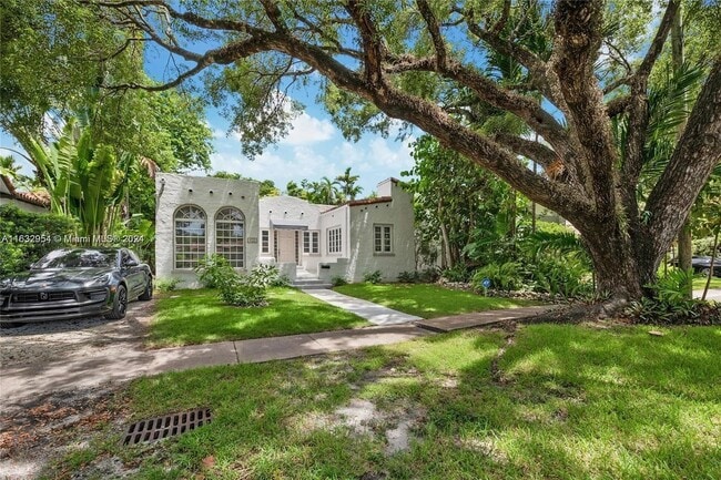 633 Alcazar Ave in Coral Gables, FL - Foto de edificio - Building Photo
