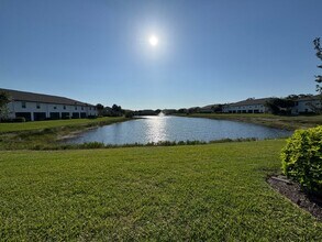 9093 Gervais Cir, Unit 1906- in Naples, FL - Foto de edificio - Building Photo