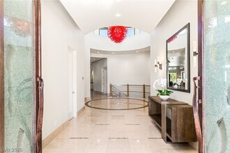 2 Castle Oaks Ct in Las Vegas, NV - Building Photo - Building Photo