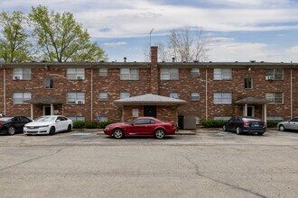 The Ravenwood Apartments in Louisville, KY - Foto de edificio - Building Photo