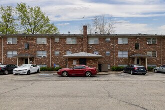 The Ravenwood Apartments in Louisville, KY - Building Photo - Building Photo