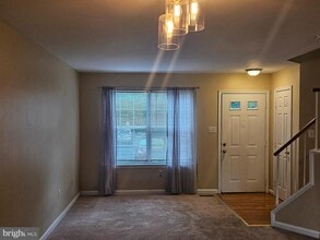6887 Chasewood Cir in Centreville, VA - Building Photo - Building Photo