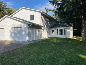 105 Graham St in Roberts, WI - Building Photo - Building Photo