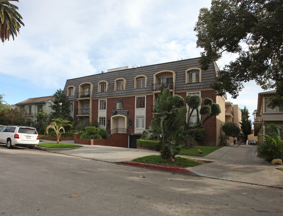 Villa Jenien in Los Angeles, CA - Building Photo