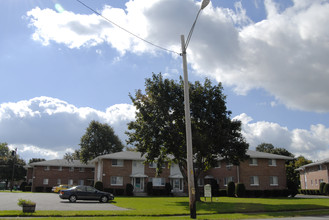 Stone Road Apartments in Greece, NY - Foto de edificio - Building Photo