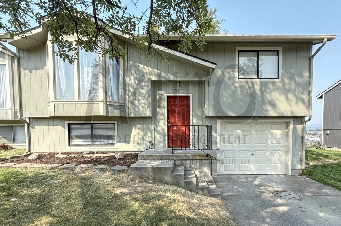10809-10811 E Nora Ave in Spokane Valley, WA - Building Photo