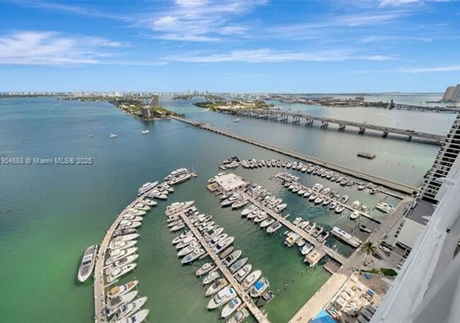 1717 N Bayshore Dr, Unit A-3533 in Miami, FL - Foto de edificio - Building Photo