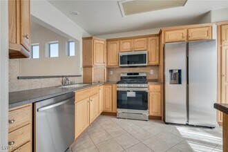 10408 Leafgold Dr in Las Vegas, NV - Building Photo - Building Photo