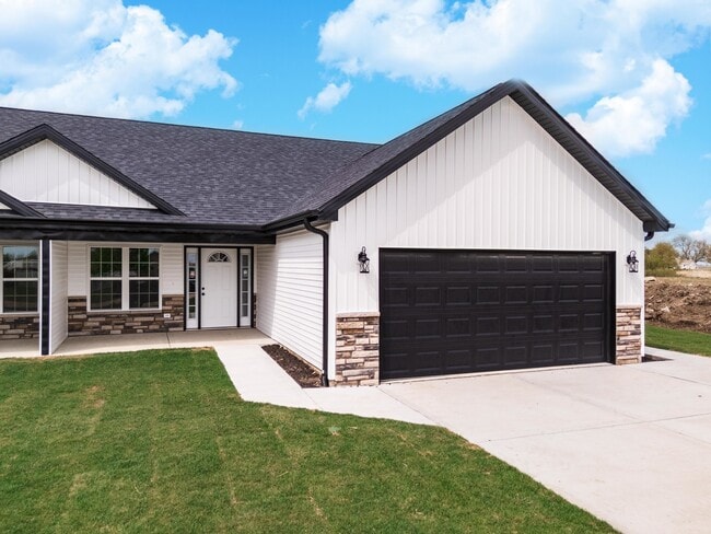 516 Carriage Ct in Dwight, IL - Building Photo - Building Photo
