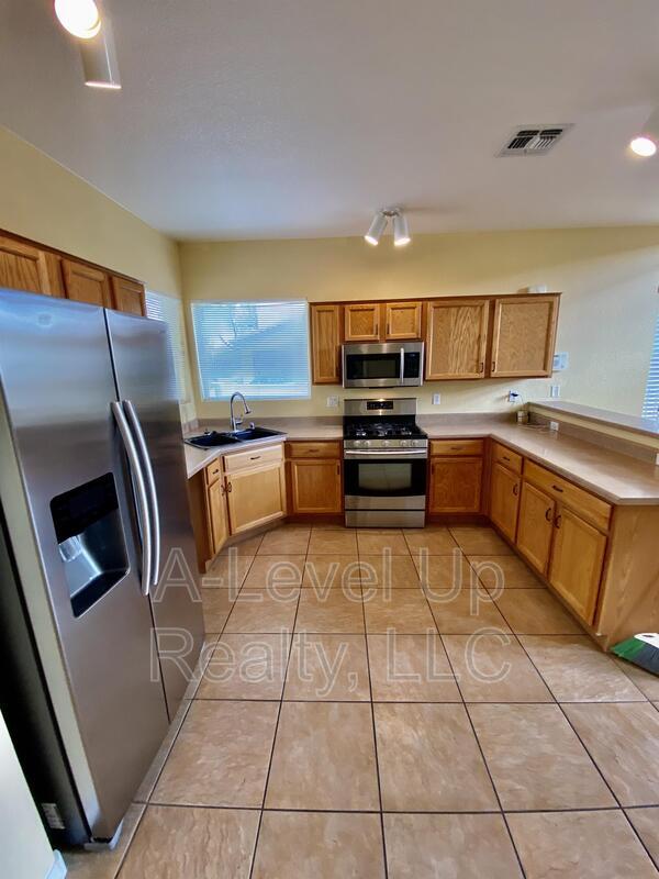 36 W Camino Rio Chiquito in Sahuarita, AZ - Building Photo - Building Photo