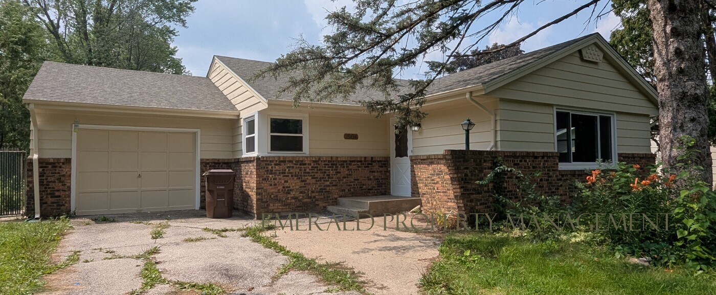 1904 Wisteria Rd in Rockford, IL - Foto de edificio