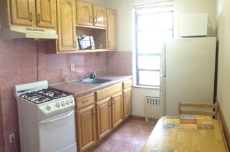 130 India St, Unit 3 in Brooklyn, NY - Building Photo - Building Photo