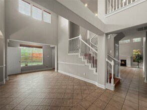 1762 Lakeside Enclave Dr in Houston, TX - Building Photo - Building Photo