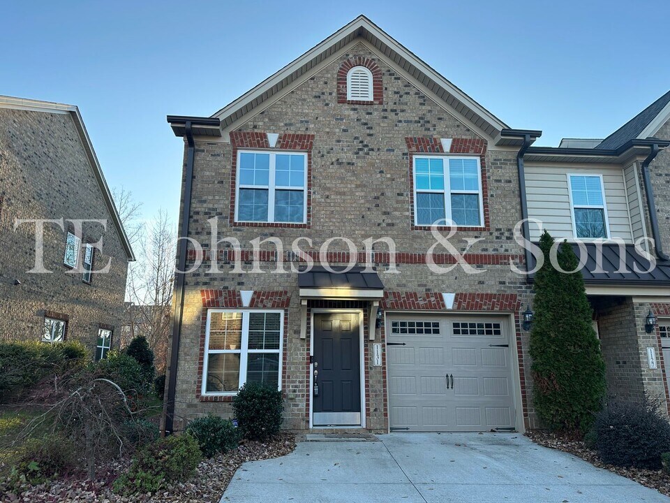 1131 Augustine Heights Dr in Winston-Salem, NC - Building Photo