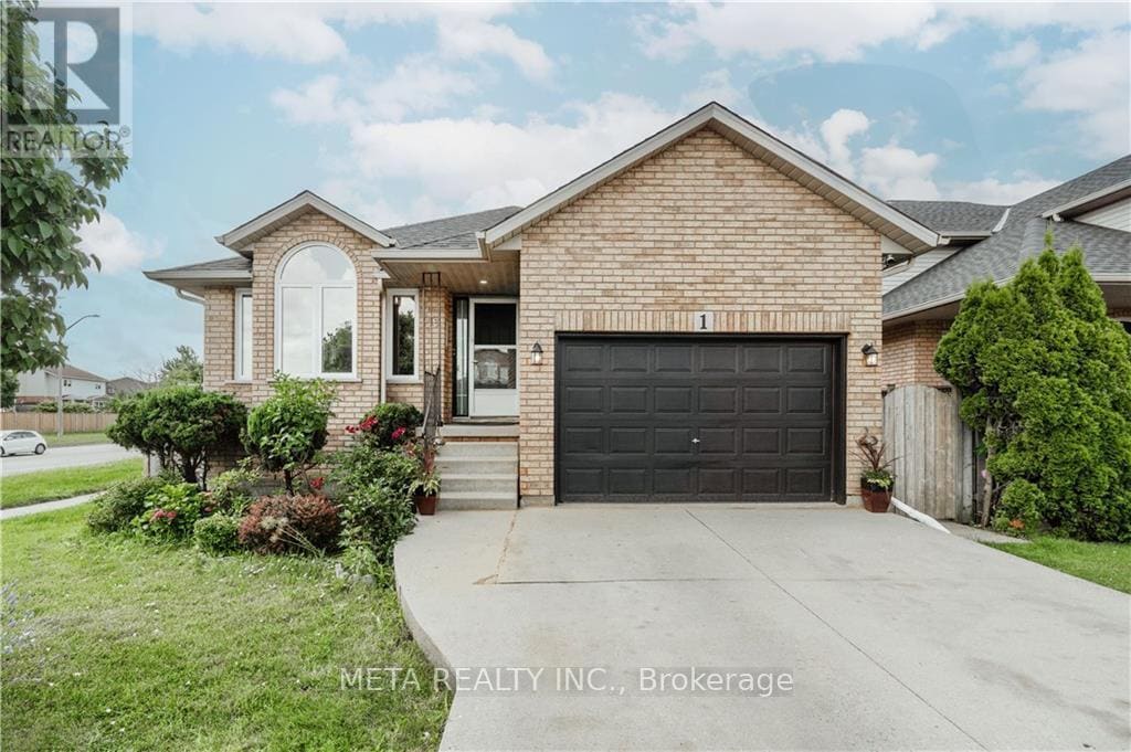 1 RESOLUTE Dr in Hamilton, ON - Building Photo