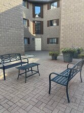 181 Loomis Dr in West Hartford, CT - Building Photo - Building Photo