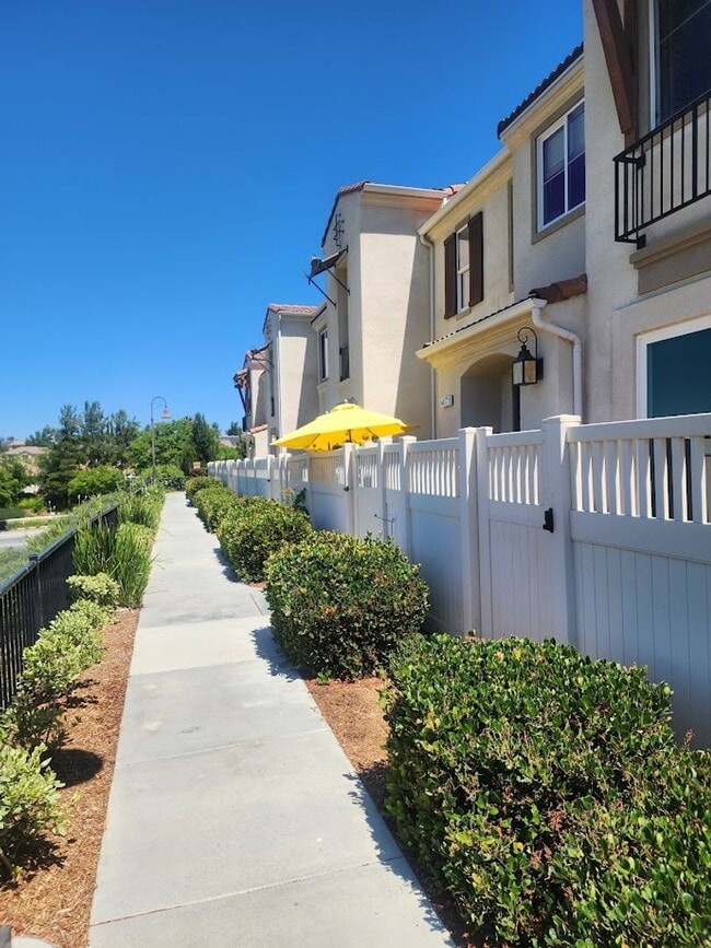 44059 Calle Luz in Temecula, CA - Building Photo - Building Photo