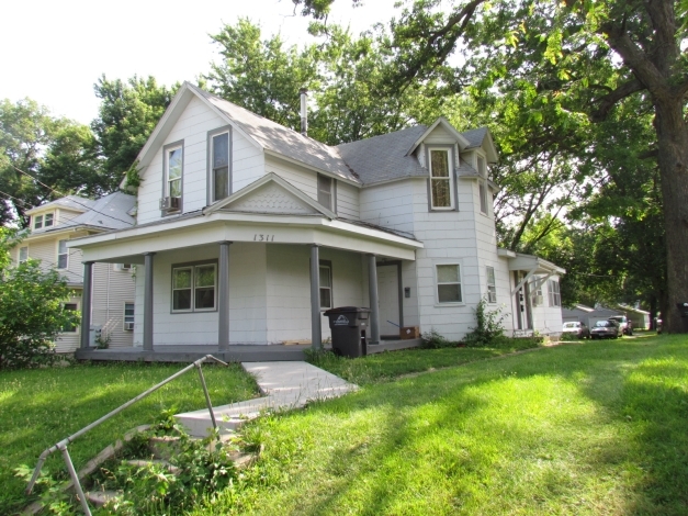 1311 E 9th St in Des Moines, IA - Foto de edificio