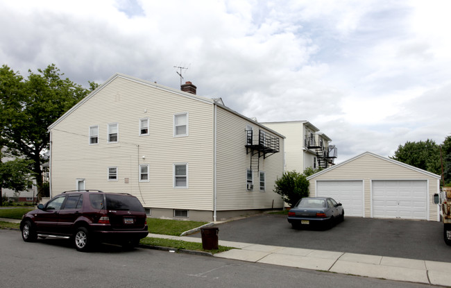 732 Thomas St in Elizabeth, NJ - Building Photo - Building Photo