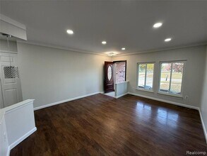 2308 Kipling Dr in Sterling Heights, MI - Foto de edificio - Building Photo