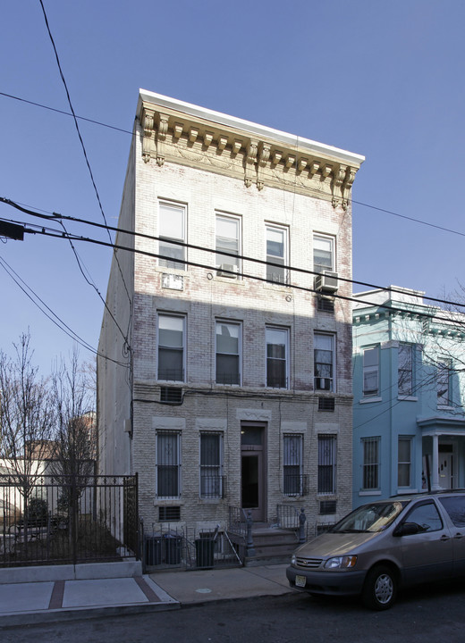 232 Maple St in Weehawken, NJ - Foto de edificio