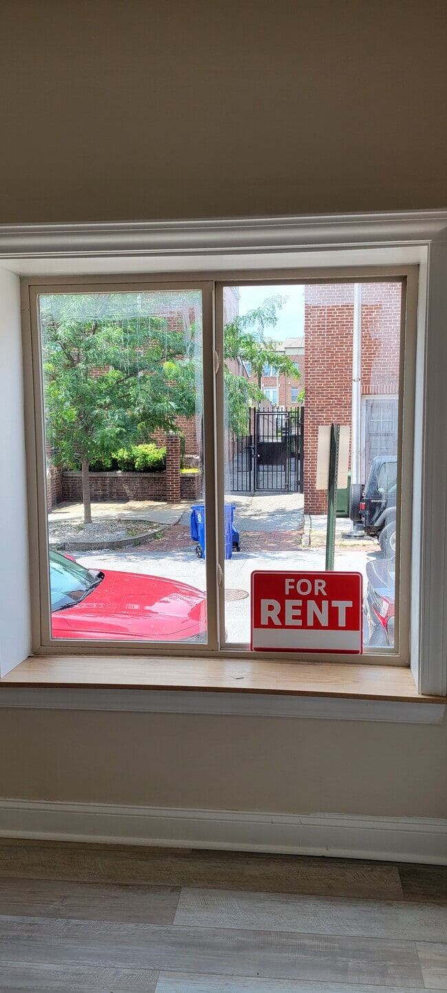 919 Stiles St, Unit Luxury Front Suite in Baltimore, MD - Building Photo - Building Photo