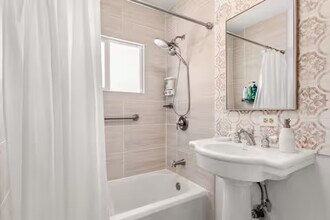 438 Richmond Pl NE in Albuquerque, NM - Foto de edificio - Building Photo