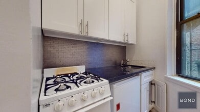 41 Bedford St in New York, NY - Building Photo - Building Photo