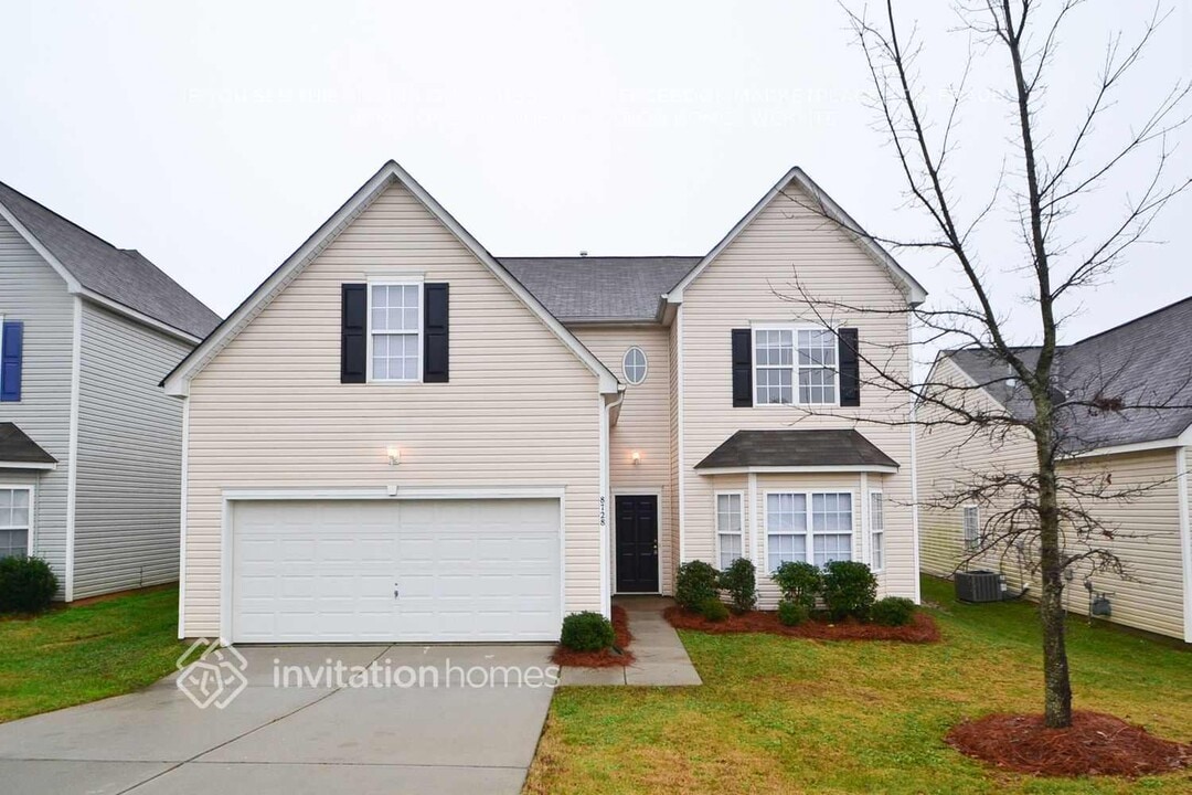 8728 Hazelcroft Ln in Charlotte, NC - Building Photo