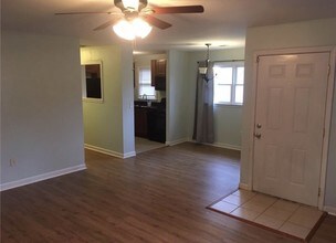 592 Spencer St NW in Atlanta, GA - Foto de edificio - Building Photo