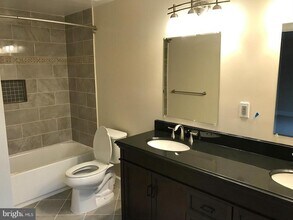 6182 Martins Landing Ct in Burke Centre, VA - Building Photo - Building Photo