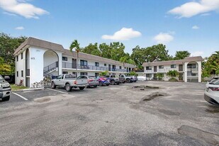 615 NE 26th St in Wilton Manors, FL - Building Photo