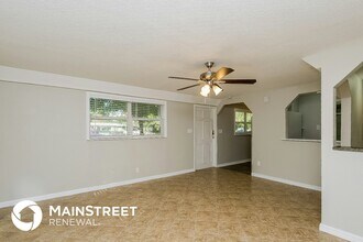 3228 Clifford Sample Dr in Tampa, FL - Foto de edificio - Building Photo